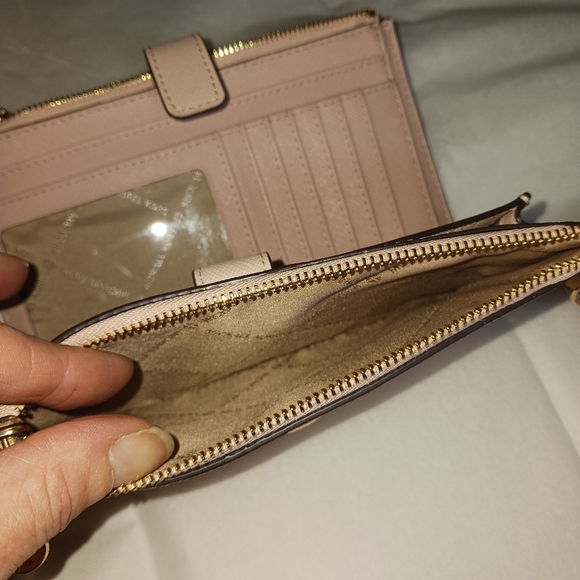 NWOT! MICHAEL KORS WRISTLET (OVERSIZED, DOUBLE ZIPPER) - Picture 11 of 13